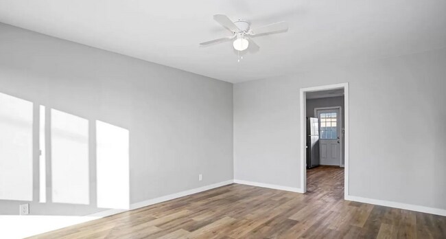 Building Photo - 2 Bed, 1 Bath Unit in Clairemont/Bay Park area