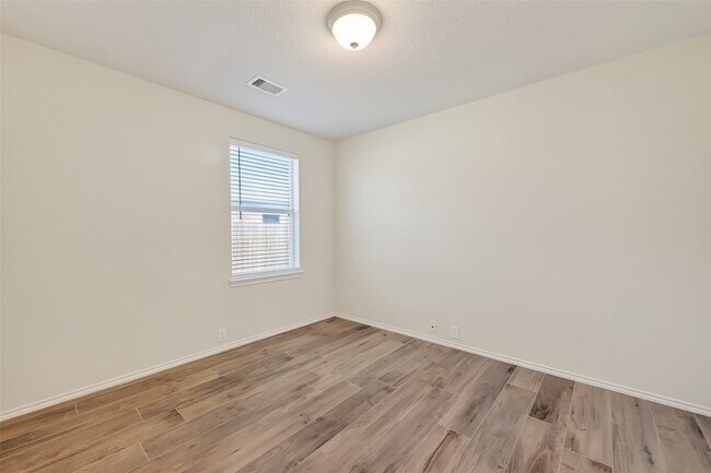 Building Photo - 827 Honeysuckle Vine Dr