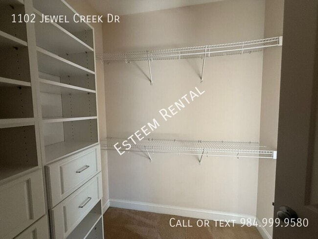 Building Photo - 1102 Jewel Creek Dr