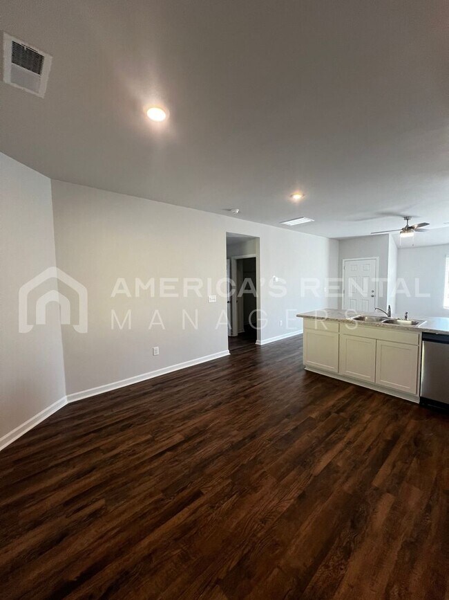 Building Photo - 2050 W. Middlebrook Crossing