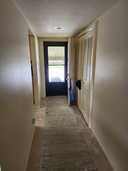 Building Photo - 28 Plantation Dr