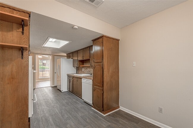 Building Photo - 2712 Chimney Rock Rd