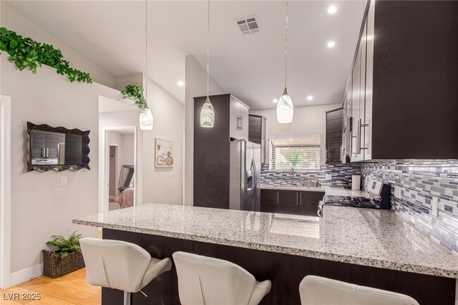 Building Photo - 2840 Blue Bonnet Dr