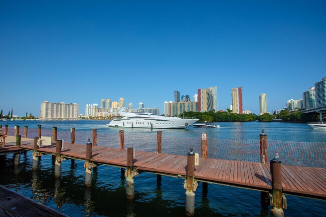 Building Photo - 18021 Biscayne Blvd
