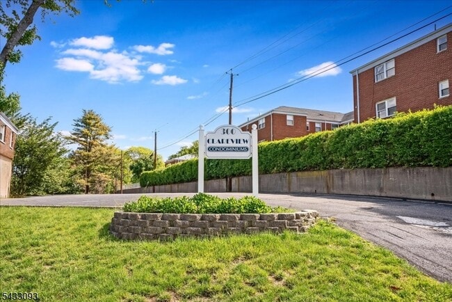 Building Photo - 300 Claremont Ave
