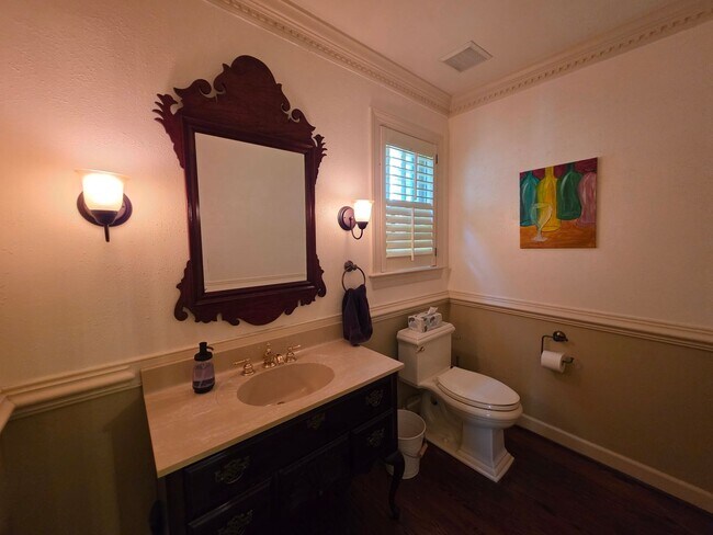 Building Photo - Ghent Square