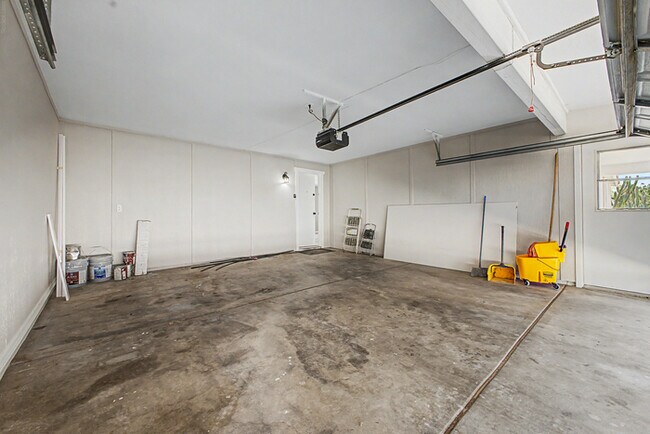 Building Photo - Single Family