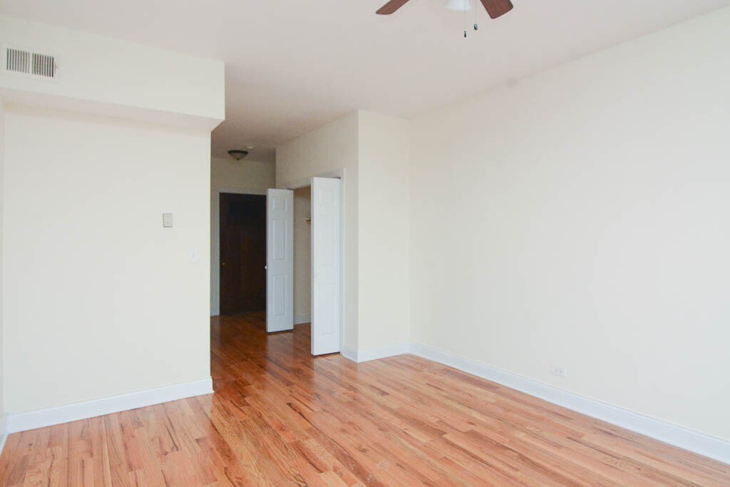 Building Photo - 385 Park Ave