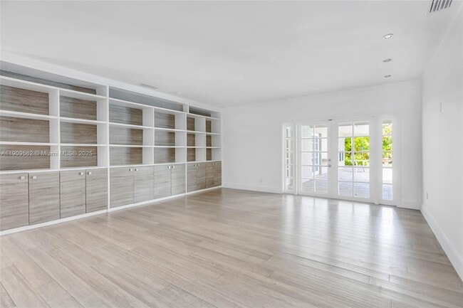 Building Photo - 13820 SW 82nd Ave