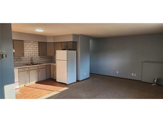 Building Photo - 102 Lake Ave S