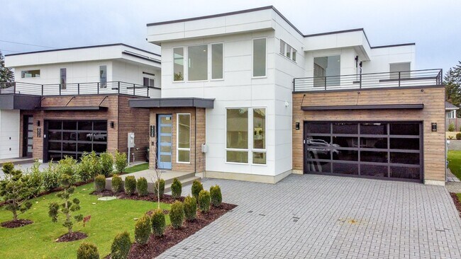 Building Photo - Edgewood Stunner