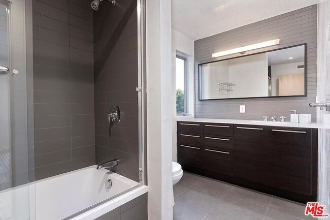 Building Photo - 614 Westmount Dr