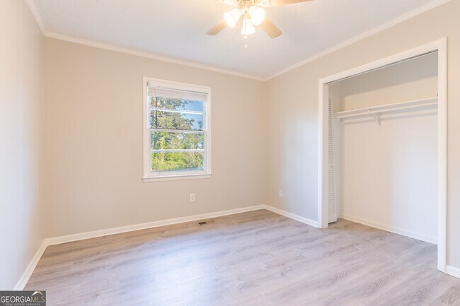 Building Photo - 2290 Pinetree Ln NE