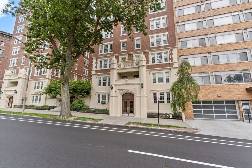 Building Photo - 1450 Beacon St
