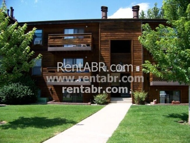 Building Photo - Spacious Snowbird Condo in Lakewood for Re...