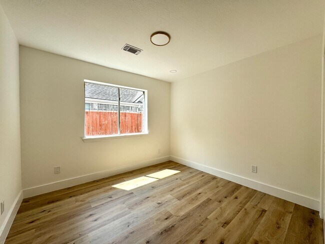 Building Photo - 6427 Liberty Valley Dr