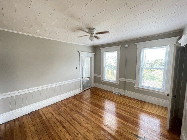 Building Photo - 336 Amherst St