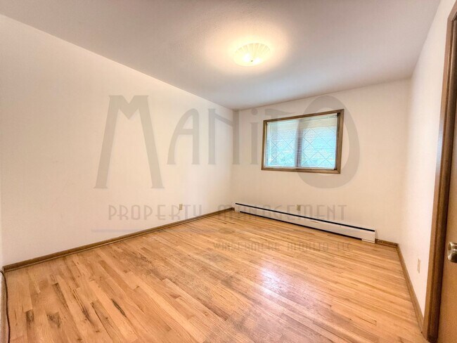 Building Photo - South Hill Red Brick Rancher
