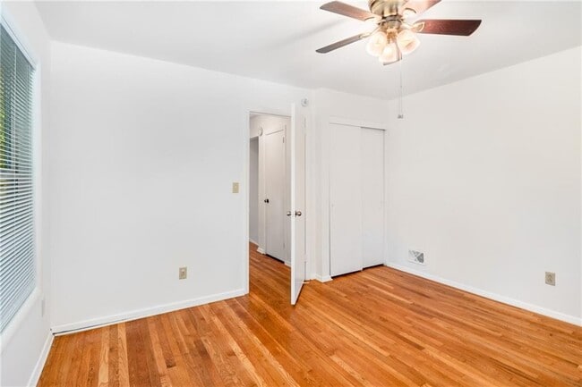 Building Photo - 2563 Beverly Hills Dr