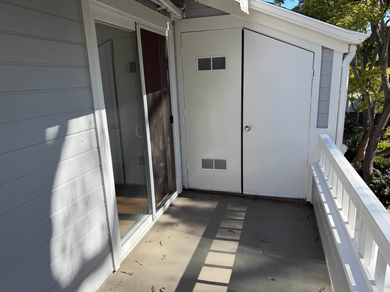 Building Photo - 7602 Hollister Ave
