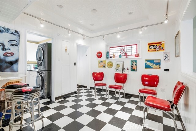 Building Photo - 325 Grand Canal