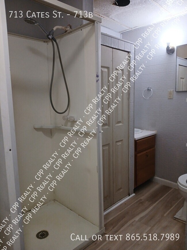 Building Photo - 713 Cates St