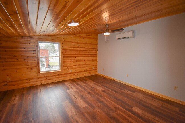 Building Photo - RTSA25-27