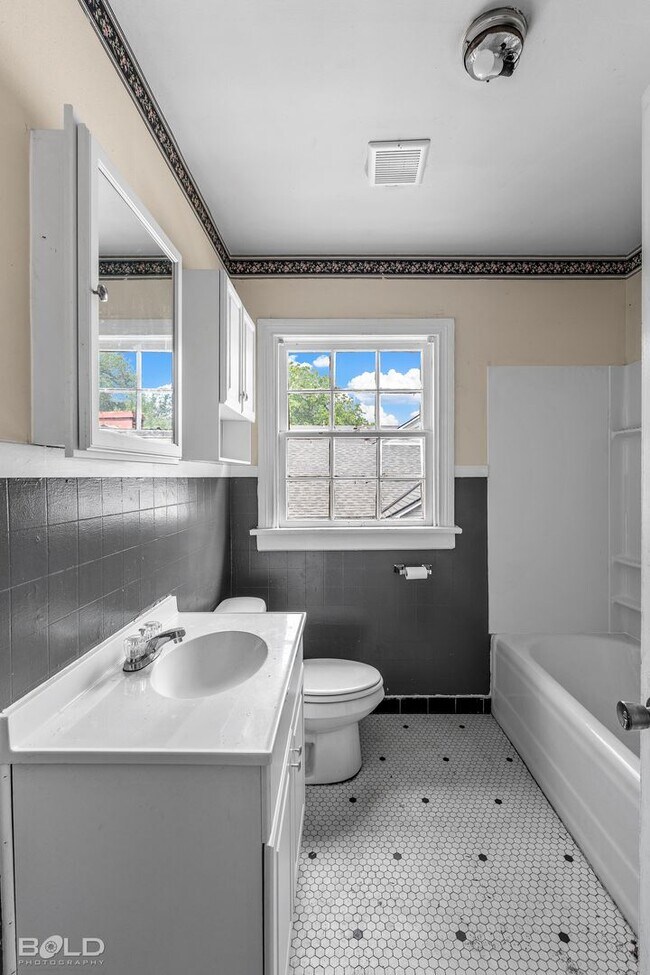 Building Photo - 234 Boulevard St