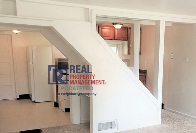 Building Photo - 517-519 E Cedar St