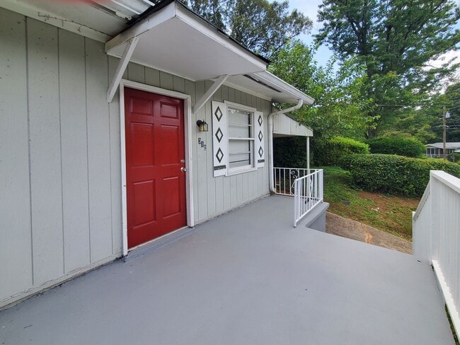 Building Photo - COMING SOON: Fantastic 3/1 Bungalow Near Langford Park - Housing Vouchers Accepted