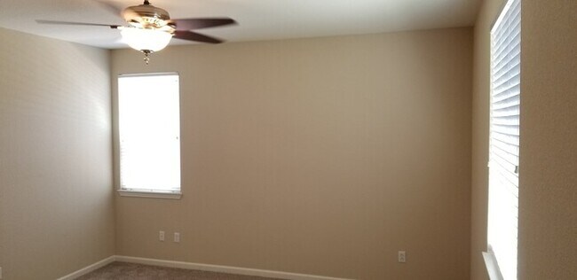 Building Photo - Large beautifully maintained newer home located in Demonte Ranch.