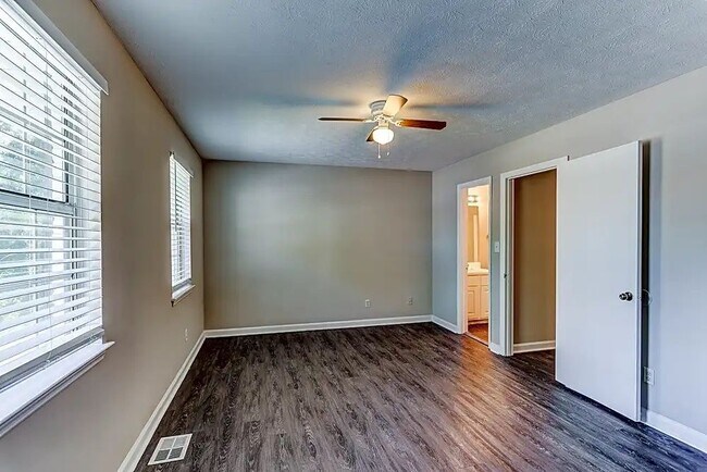 Building Photo - 3494 Creekview Pl