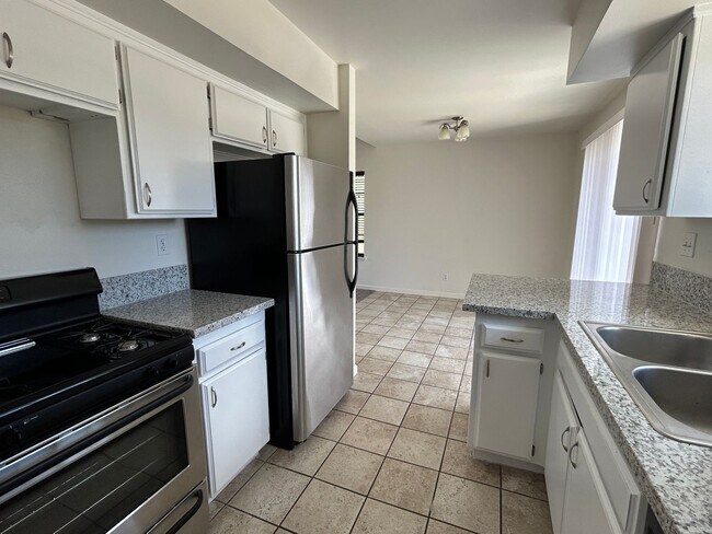 Building Photo - RENNOVATED 4 BED HOME