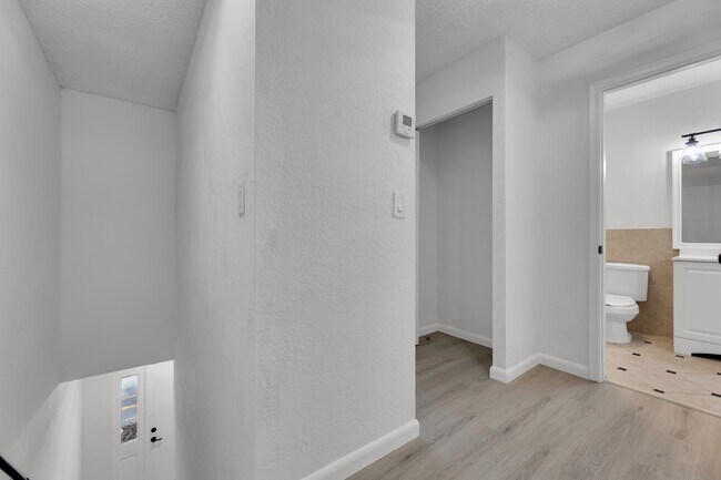 Building Photo - 904 Banks Rd