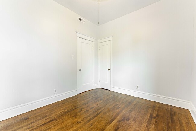 Building Photo - 1632 S Drake Ave