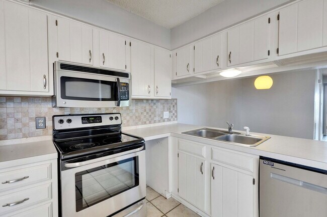 Building Photo - 1714 Timber Ridge Dr