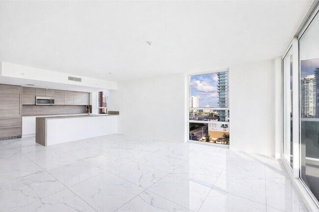 Building Photo - 400 Sunny Isles Blvd