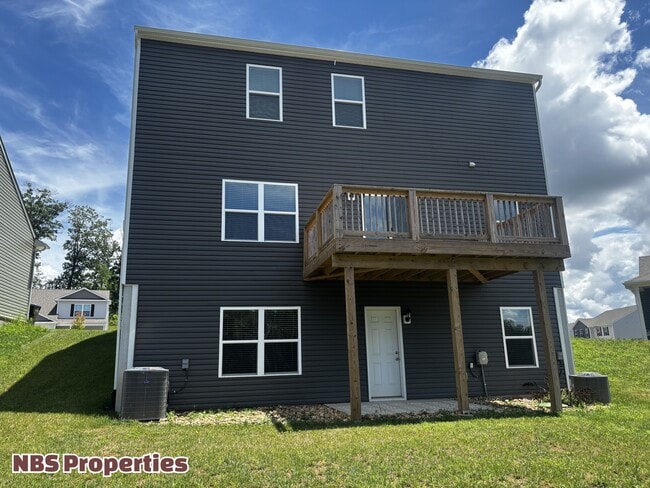 Building Photo - 935 Utopia Ln