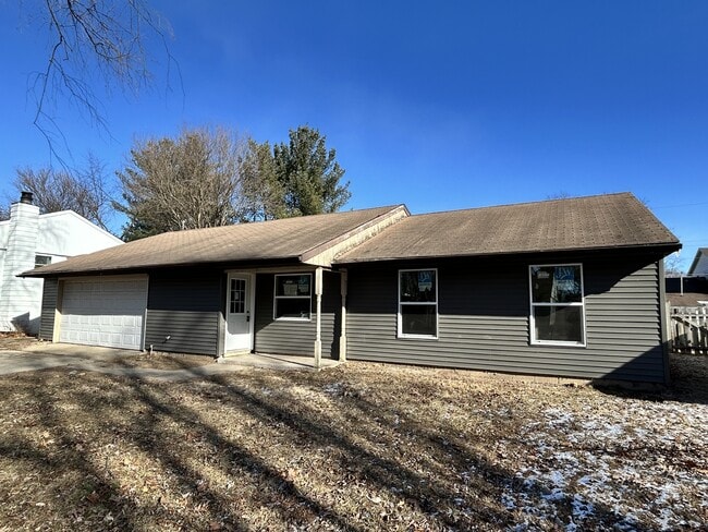 Building Photo - 806 Stratford Dr