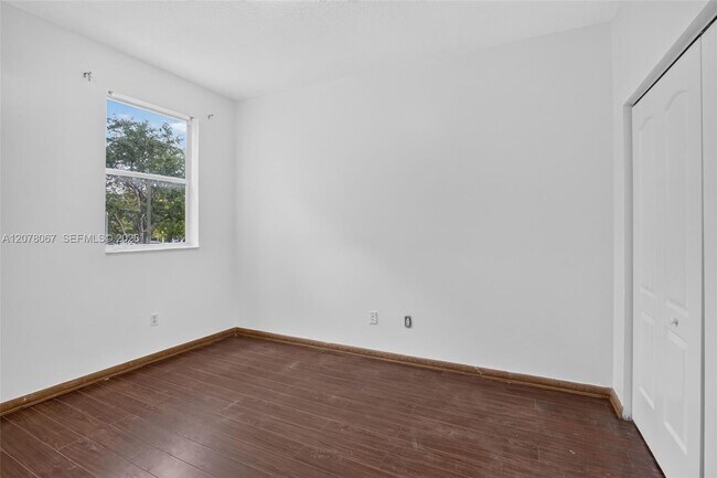 Building Photo - 4927 N Harbor Isles Dr