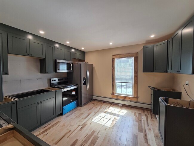 Building Photo - 526 Canaan St