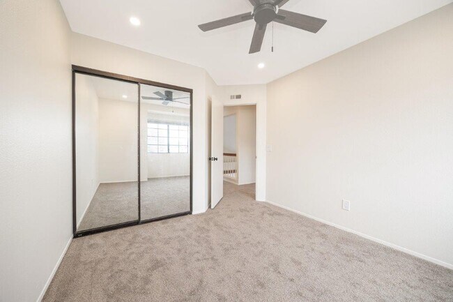 Building Photo - 2369 Ravenwood Dr