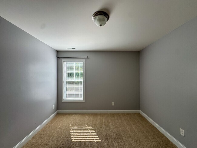 Building Photo - Stunning 4 Bed 2.5 Bath Home in Lexington Plantation