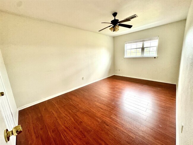 Building Photo - 5813 Lucy Ln