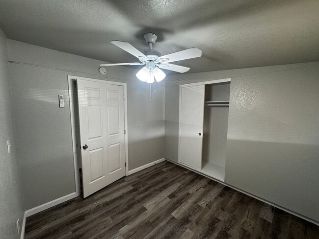 Building Photo - COZY HOME! APPLY NOW!