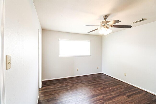 Building Photo - 16411 Clearcrest Dr