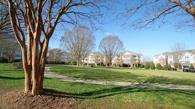 Building Photo - 426 Waterford Lake Dr