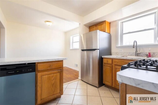 Building Photo - 234 Inza St