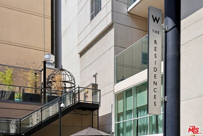 Building Photo - 6250 Hollywood Blvd