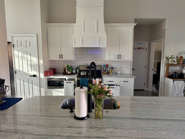 Building Photo - 421 Pitaya Ln